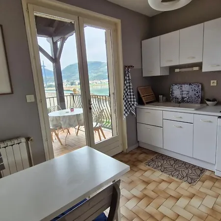 Le Combo Quai 84, Maison Et Apartament